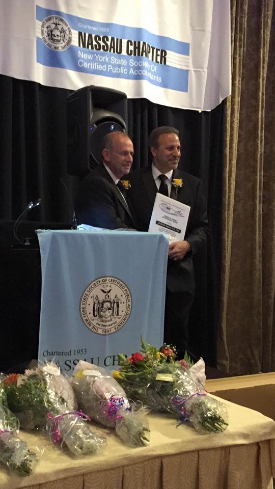 Receiving Sam Traum Award 1920w
